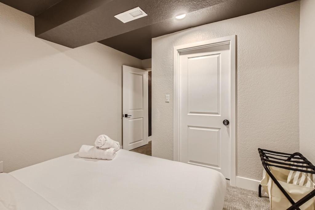 Heights Hideaway - Great Location - Game And Movie Room Westminster Bagian luar foto
