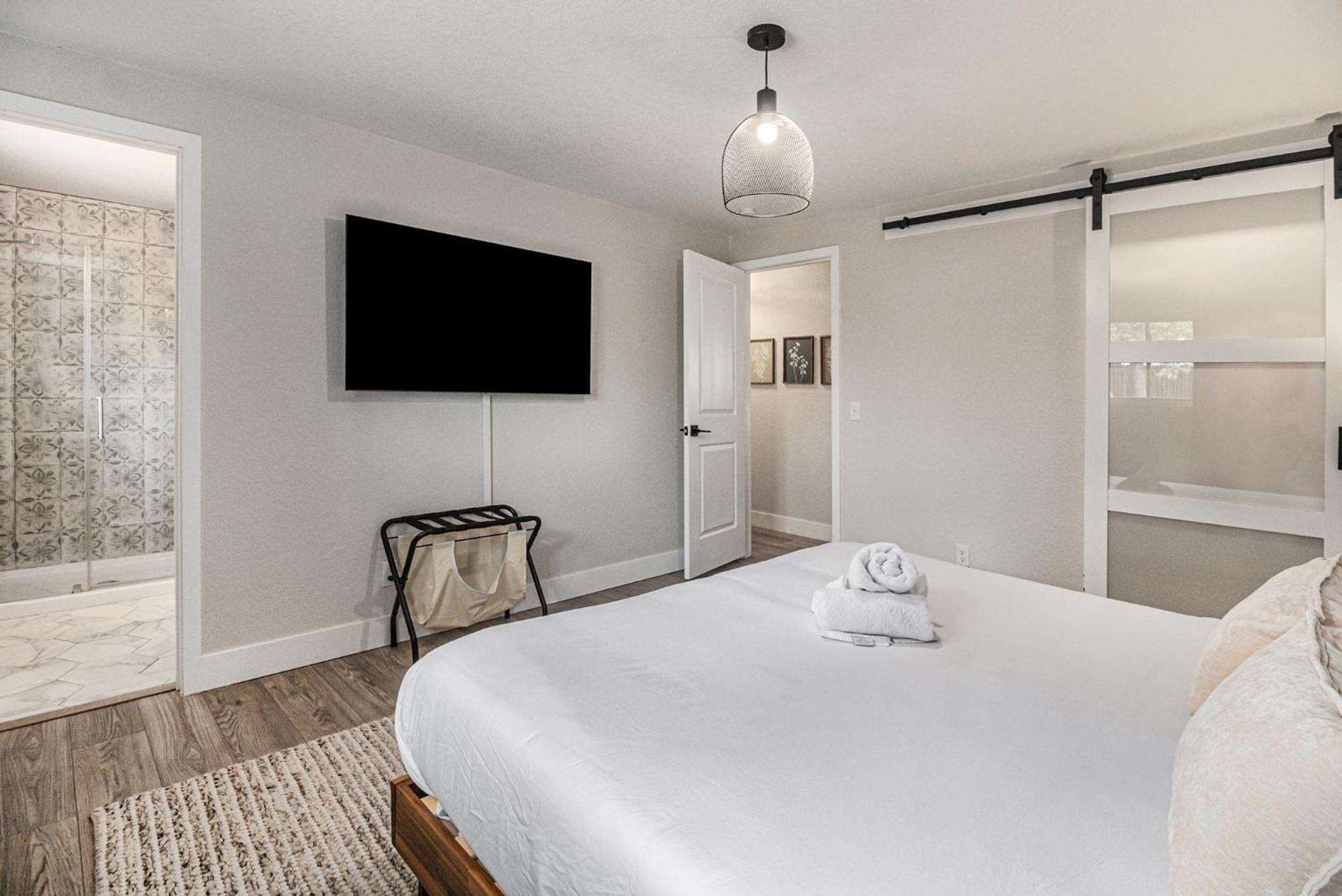 Heights Hideaway - Great Location - Game And Movie Room Westminster Bagian luar foto